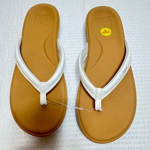 Reef Women's White and Tan Sandals